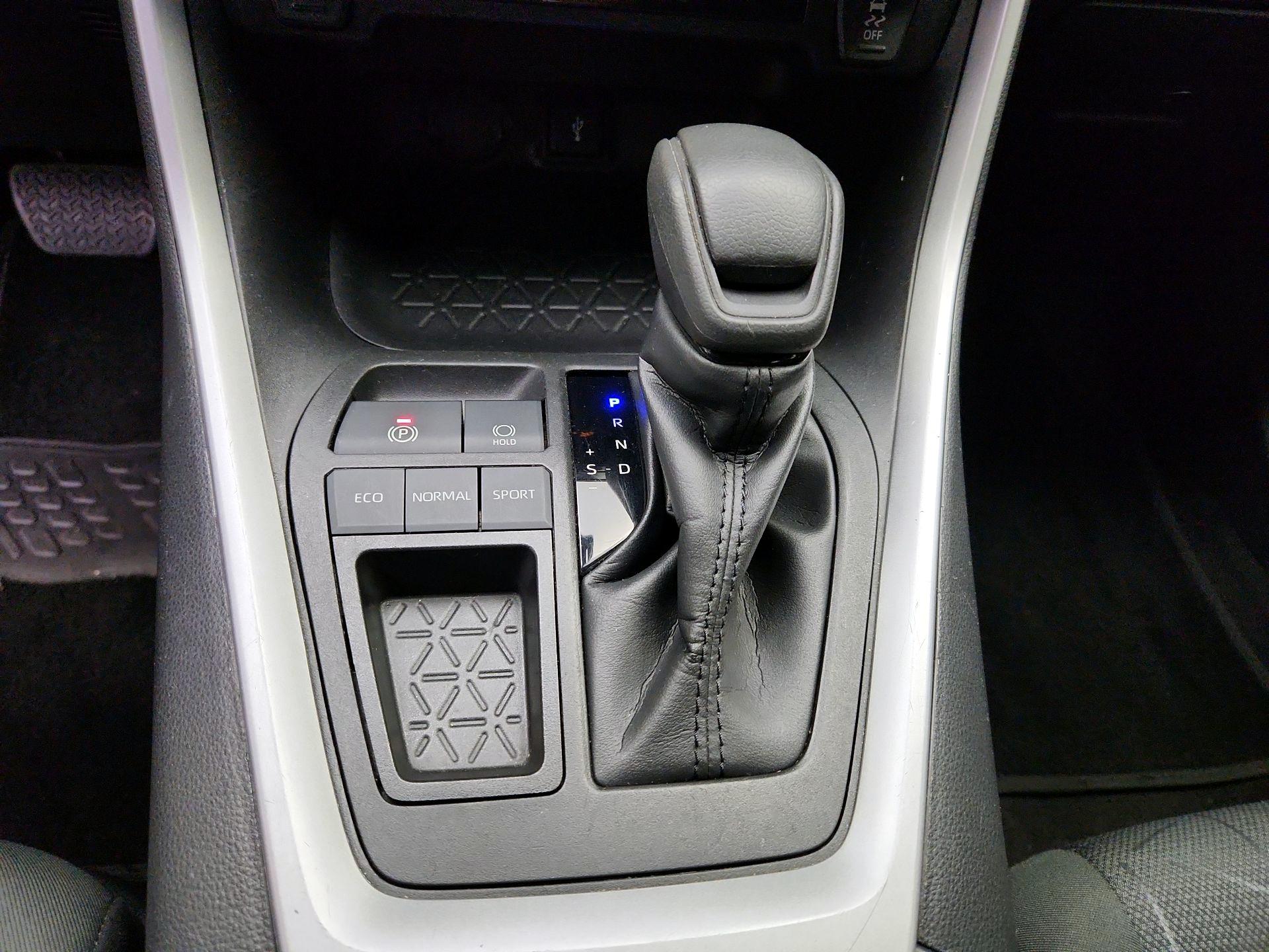 Thumbnail: 2022 Toyota RAV4 - 17