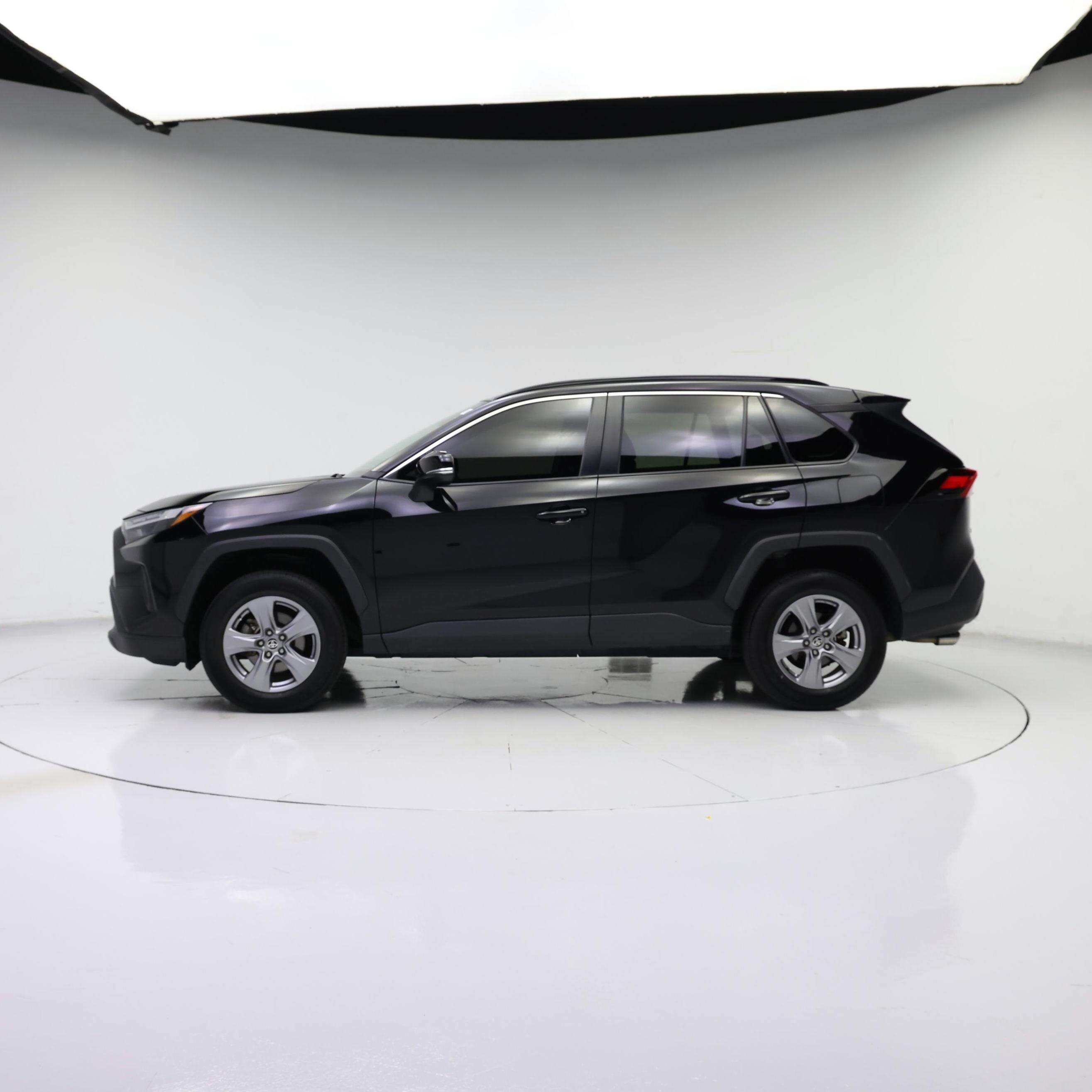 Thumbnail: 2022 Toyota RAV4 - 3