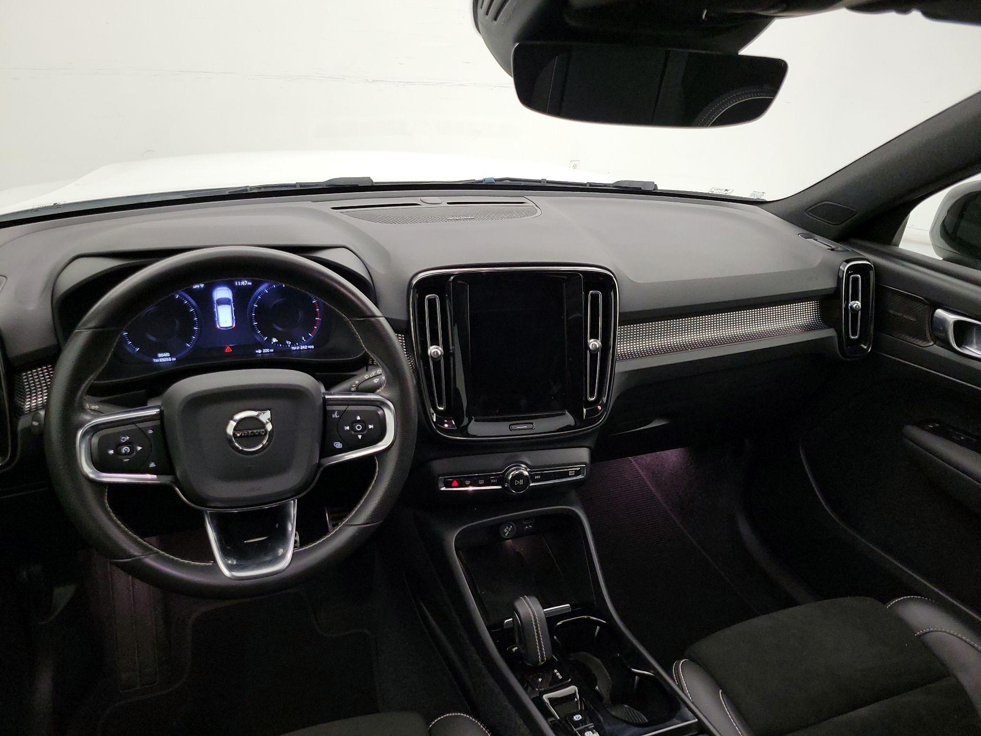 Thumbnail: 2021 Volvo XC40 - 9