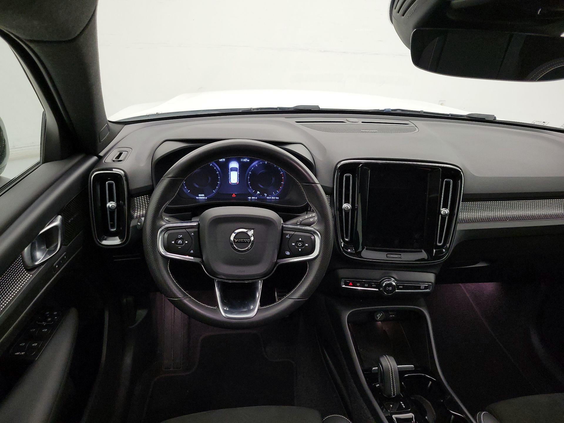 Thumbnail: 2021 Volvo XC40 - 10