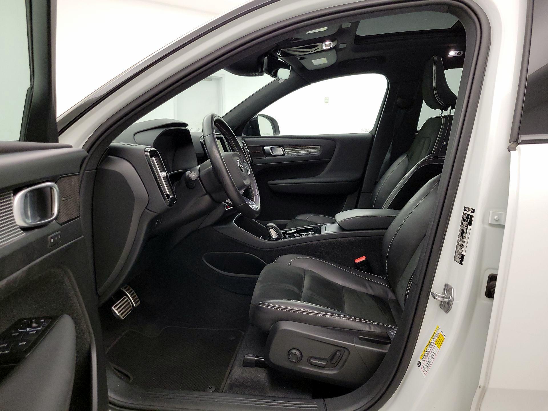 Thumbnail: 2021 Volvo XC40 - 11