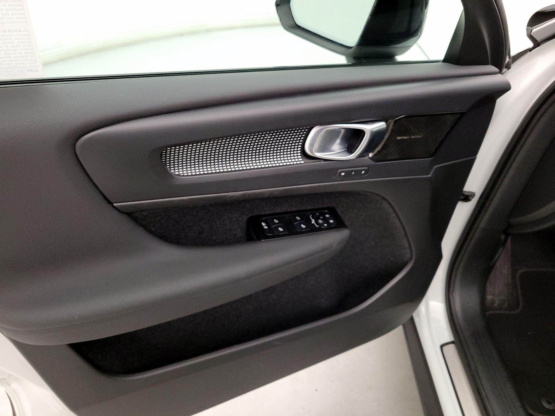 Thumbnail: 2021 Volvo XC40 - 12