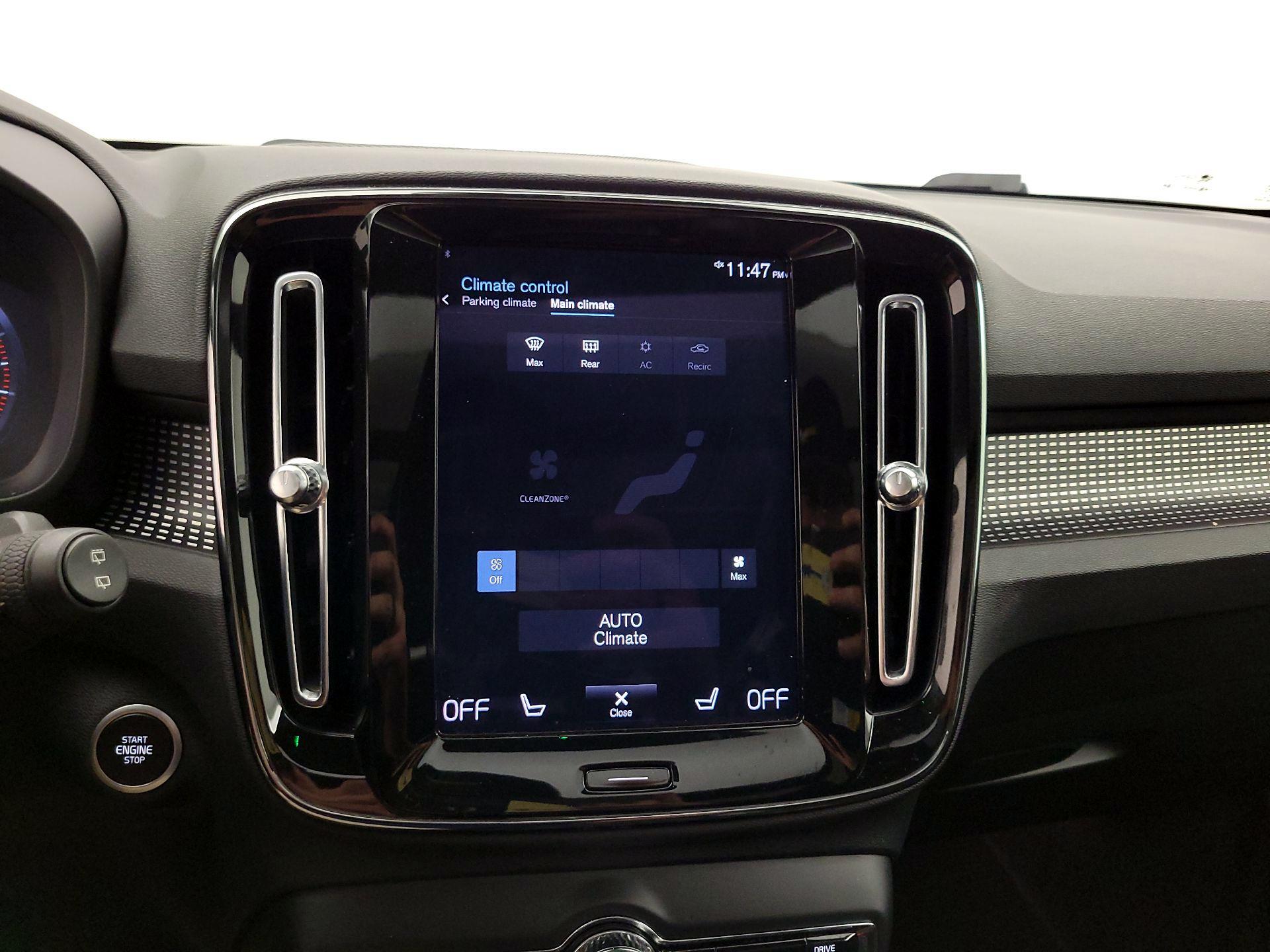 Thumbnail: 2021 Volvo XC40 - 16