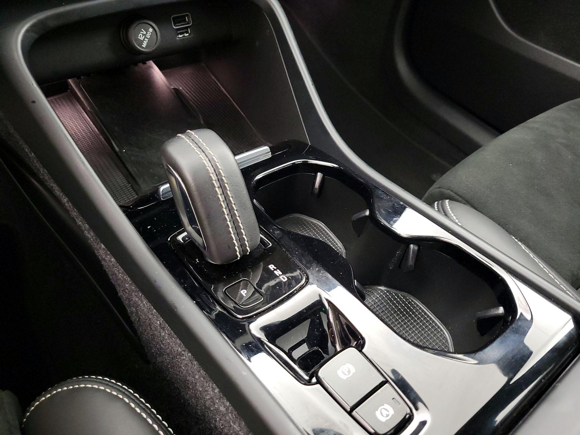 Thumbnail: 2021 Volvo XC40 - 17
