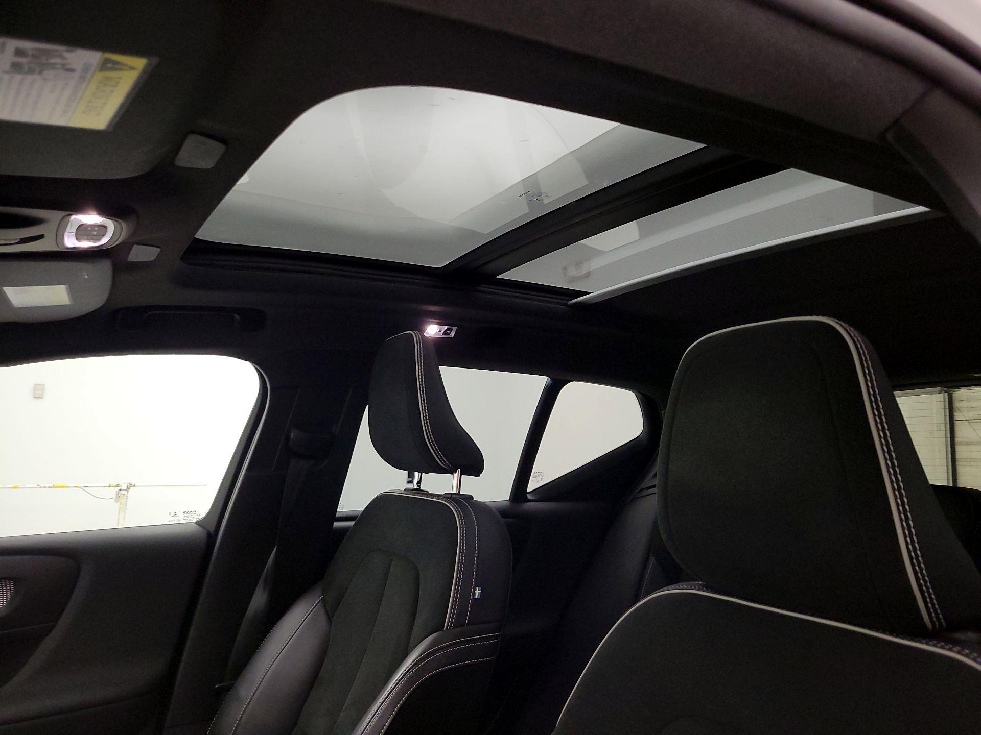 Thumbnail: 2021 Volvo XC40 - 19