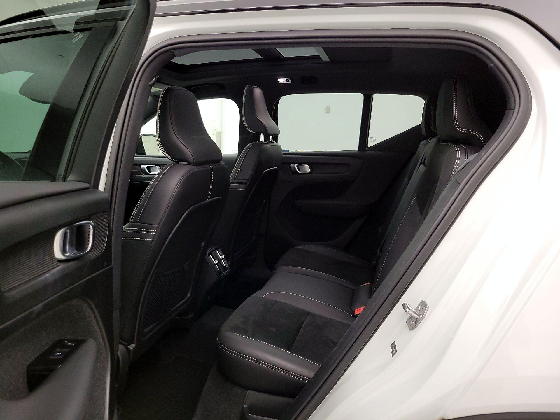 Thumbnail: 2021 Volvo XC40 - 20