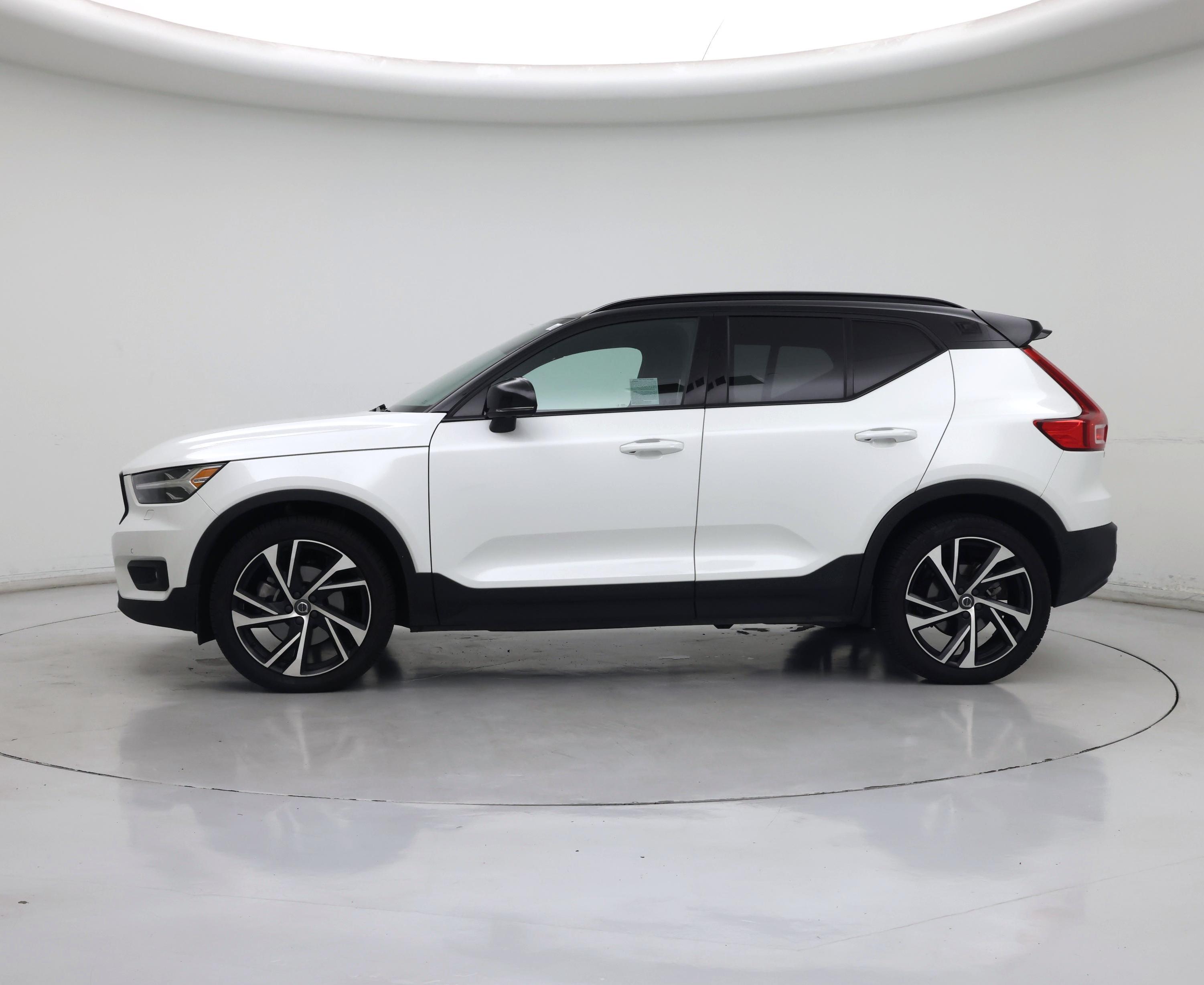 Thumbnail: 2021 Volvo XC40 - 3