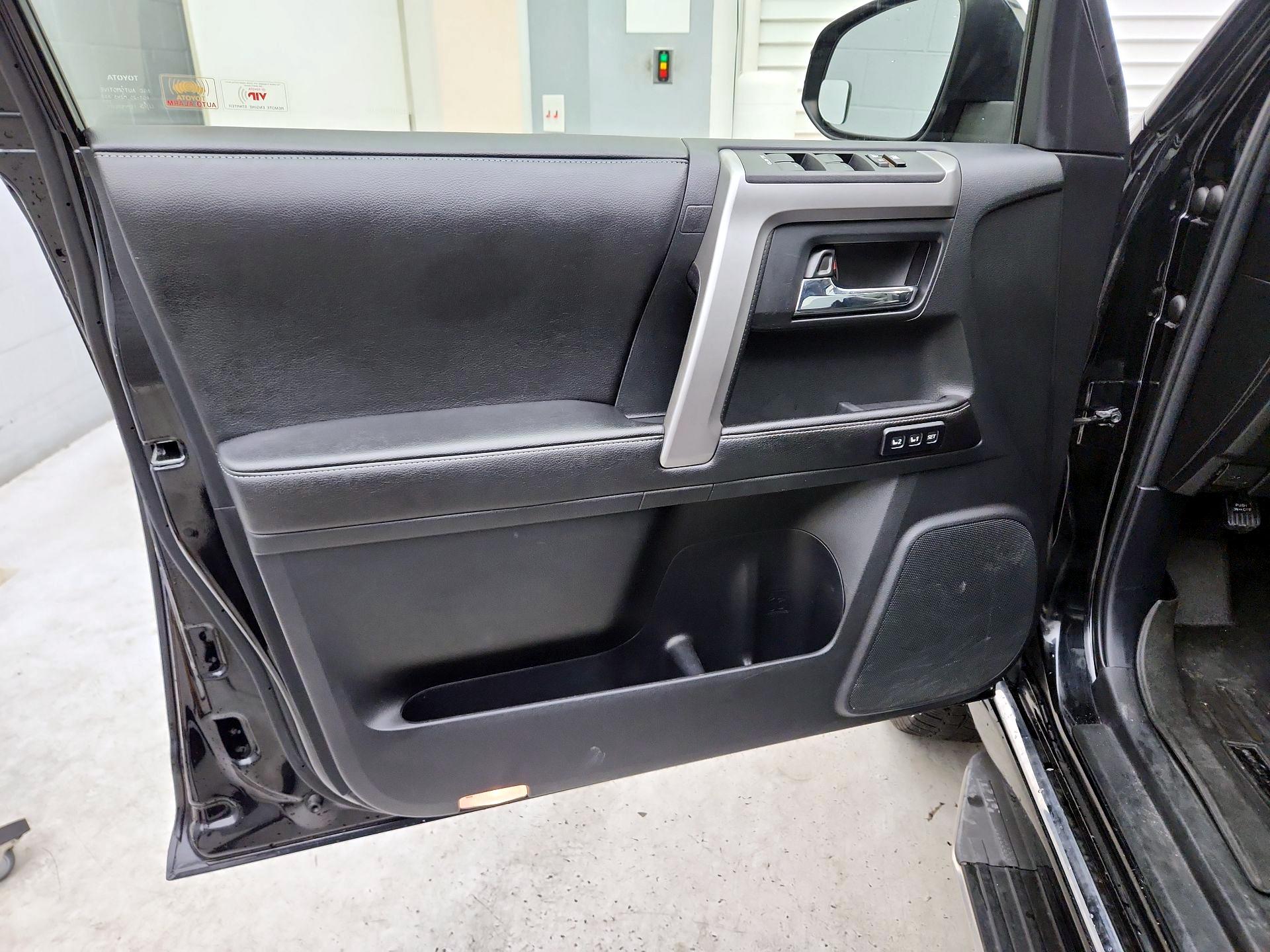 Thumbnail: 2014 Toyota 4Runner - 12