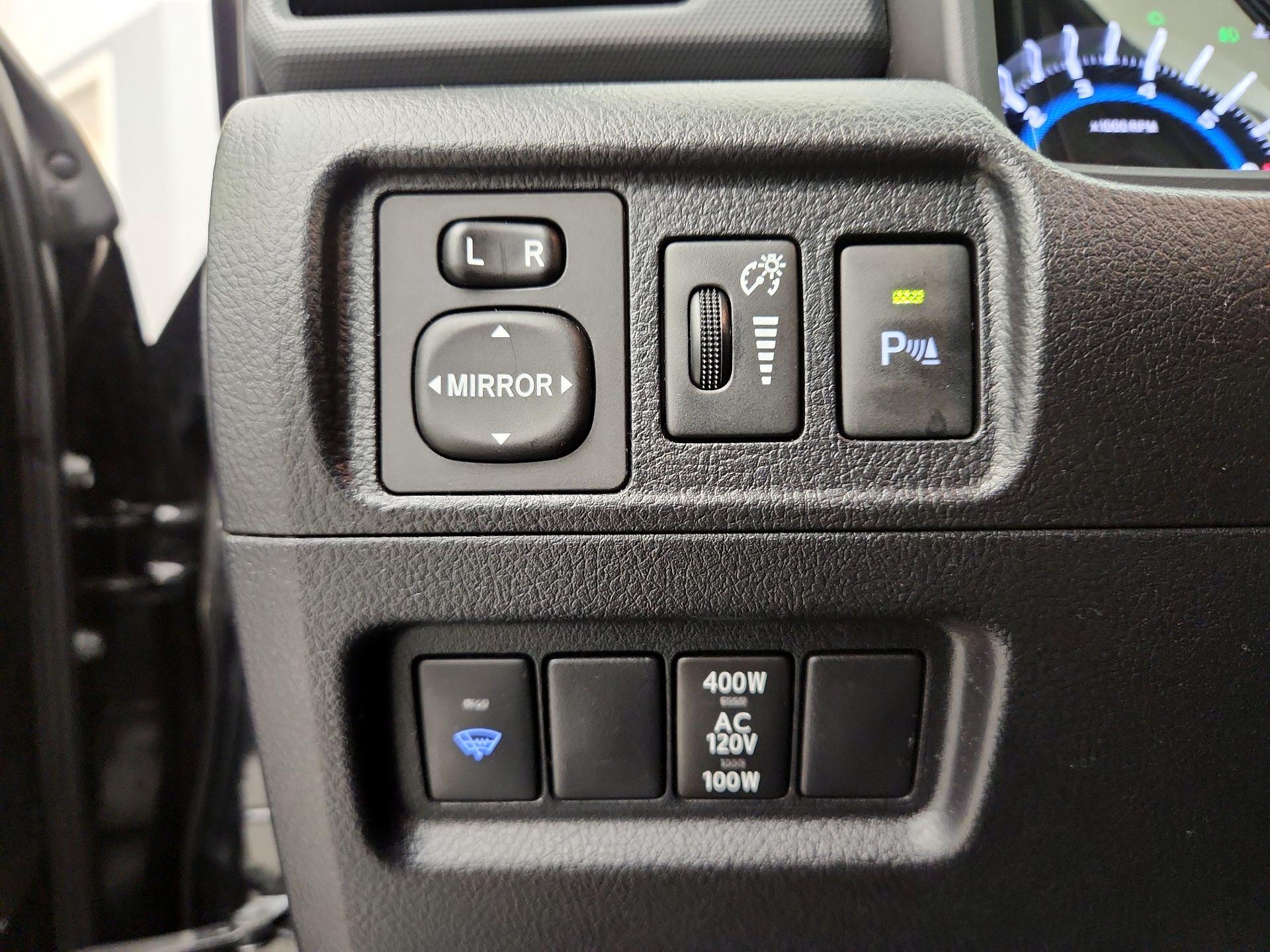 Thumbnail: 2014 Toyota 4Runner - 13