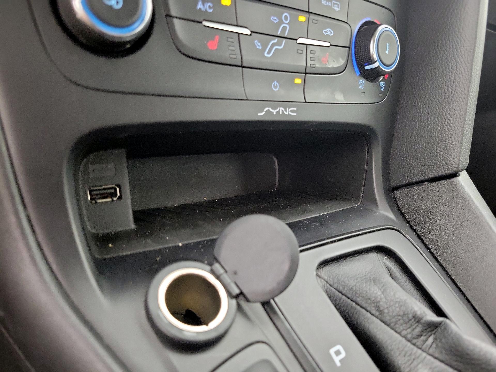 Thumbnail: 2016 Ford Focus - 18