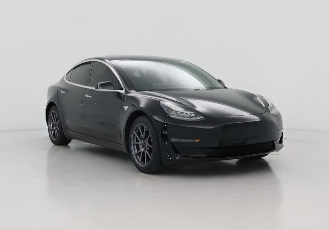 2019 Tesla Model 3 Standard Range in Black — CarMax photo