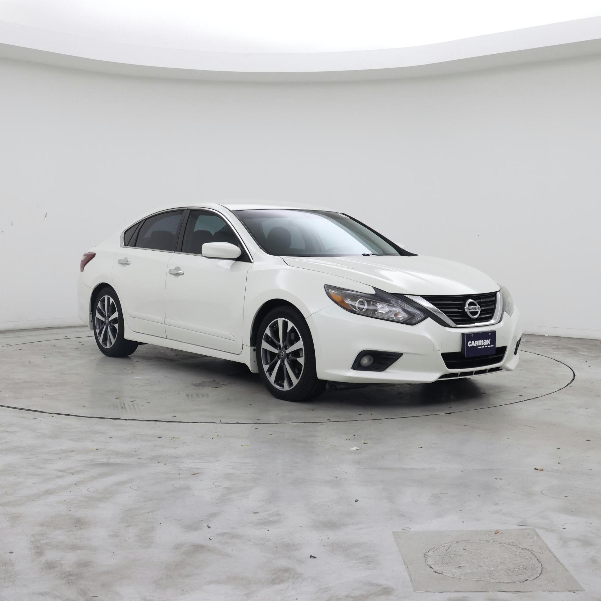 White 2017 Nissan Altima Sedan Front-Wheel Drive Automatic