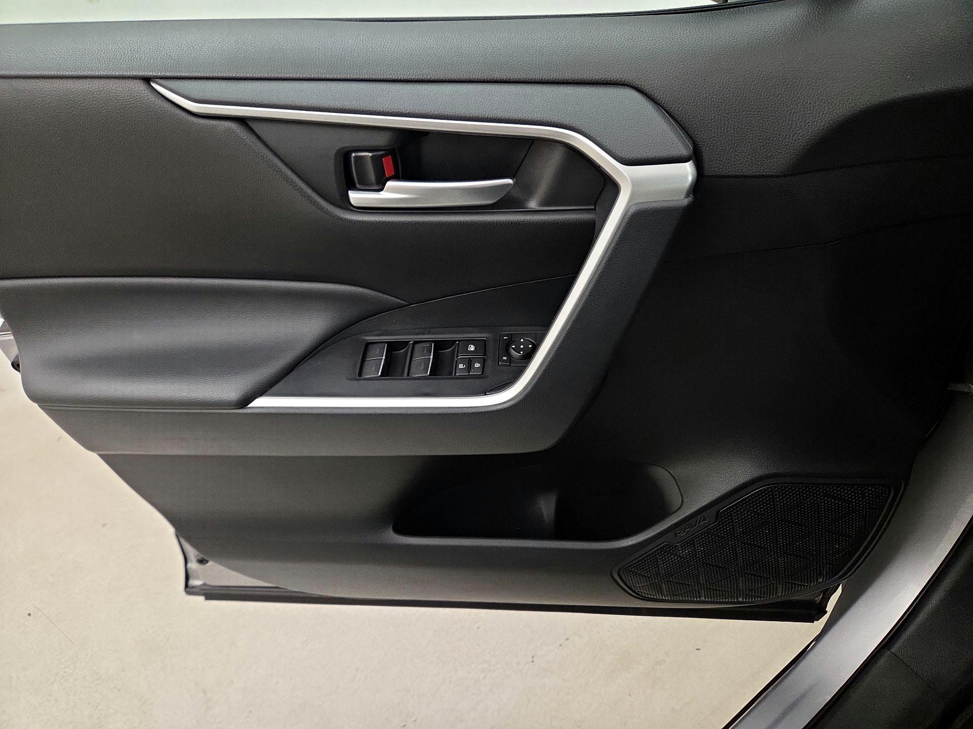 Thumbnail: 2025 Toyota RAV4 - 12