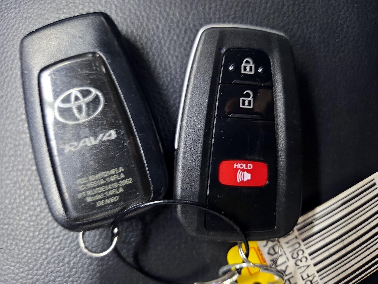 2025 Toyota RAV4 XLE - Photo 23