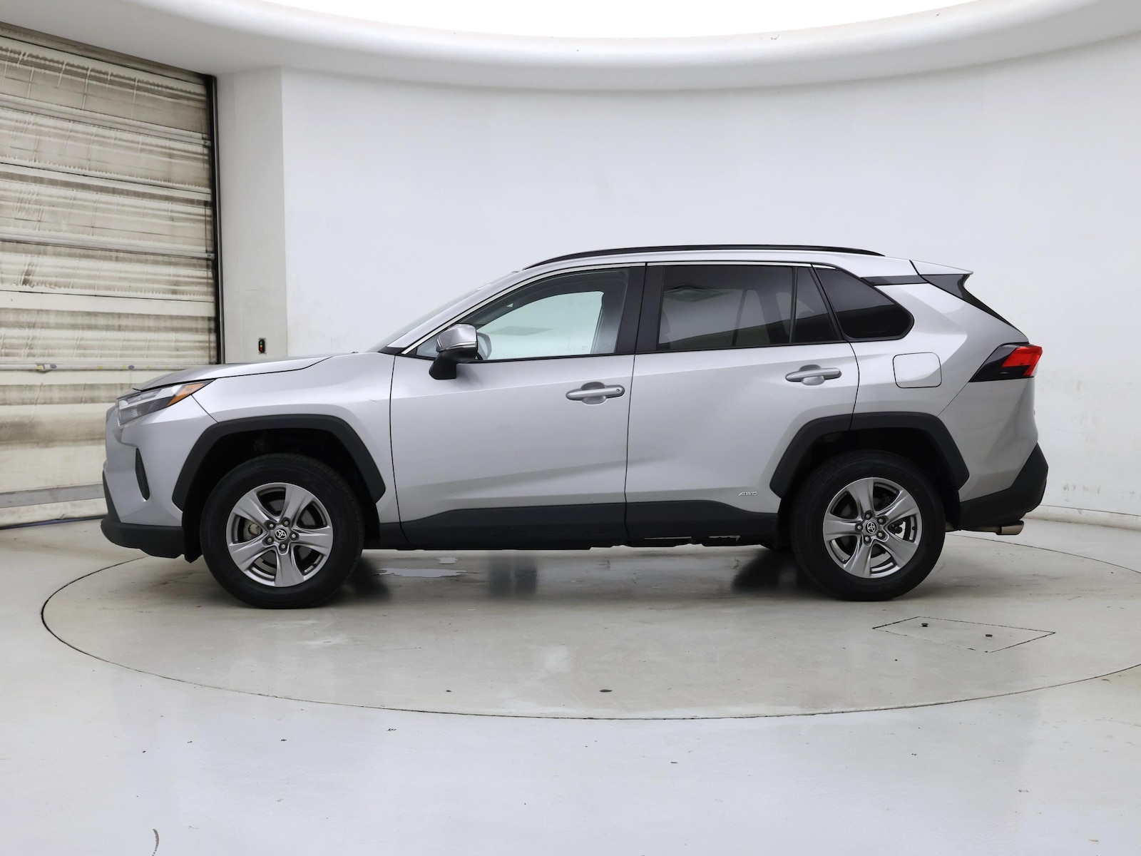 2025 Toyota RAV4 XLE - Photo 4