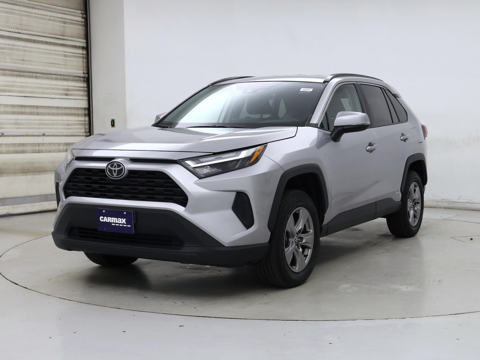 2025 Toyota RAV4 XLE - Photo 5