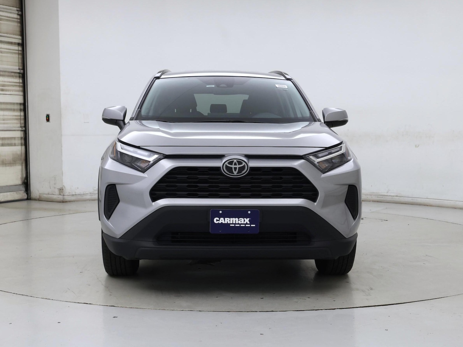 2025 Toyota RAV4 XLE - Photo 6