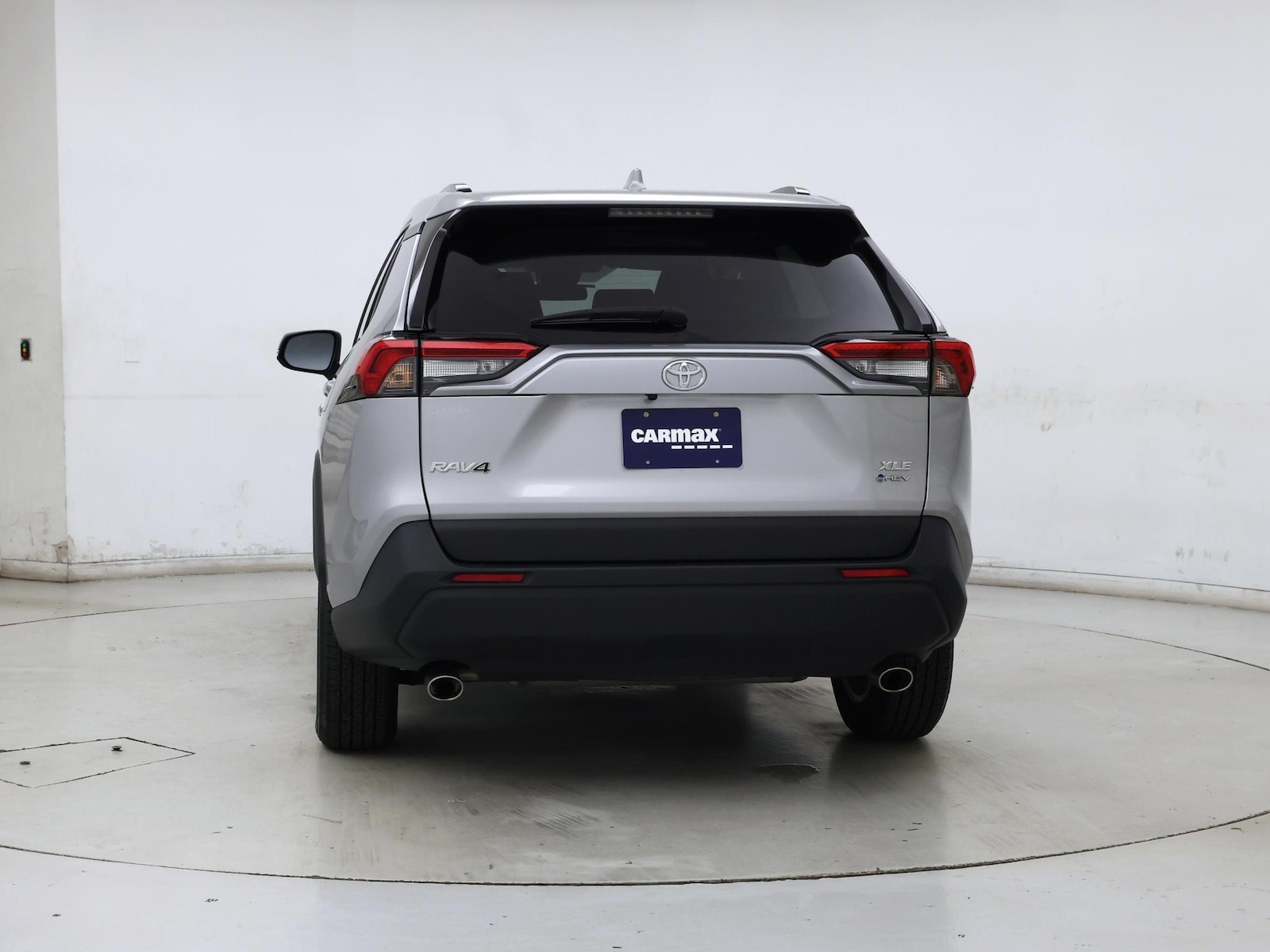 2025 Toyota RAV4 XLE - Photo 7