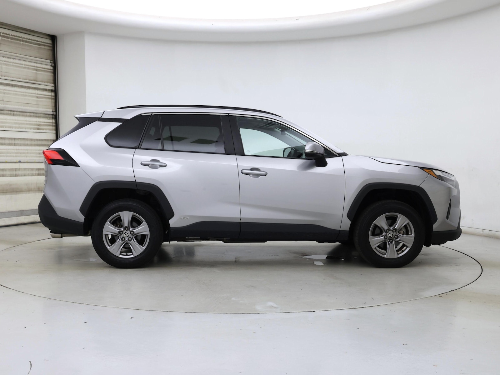 2025 Toyota RAV4 XLE - Photo 8