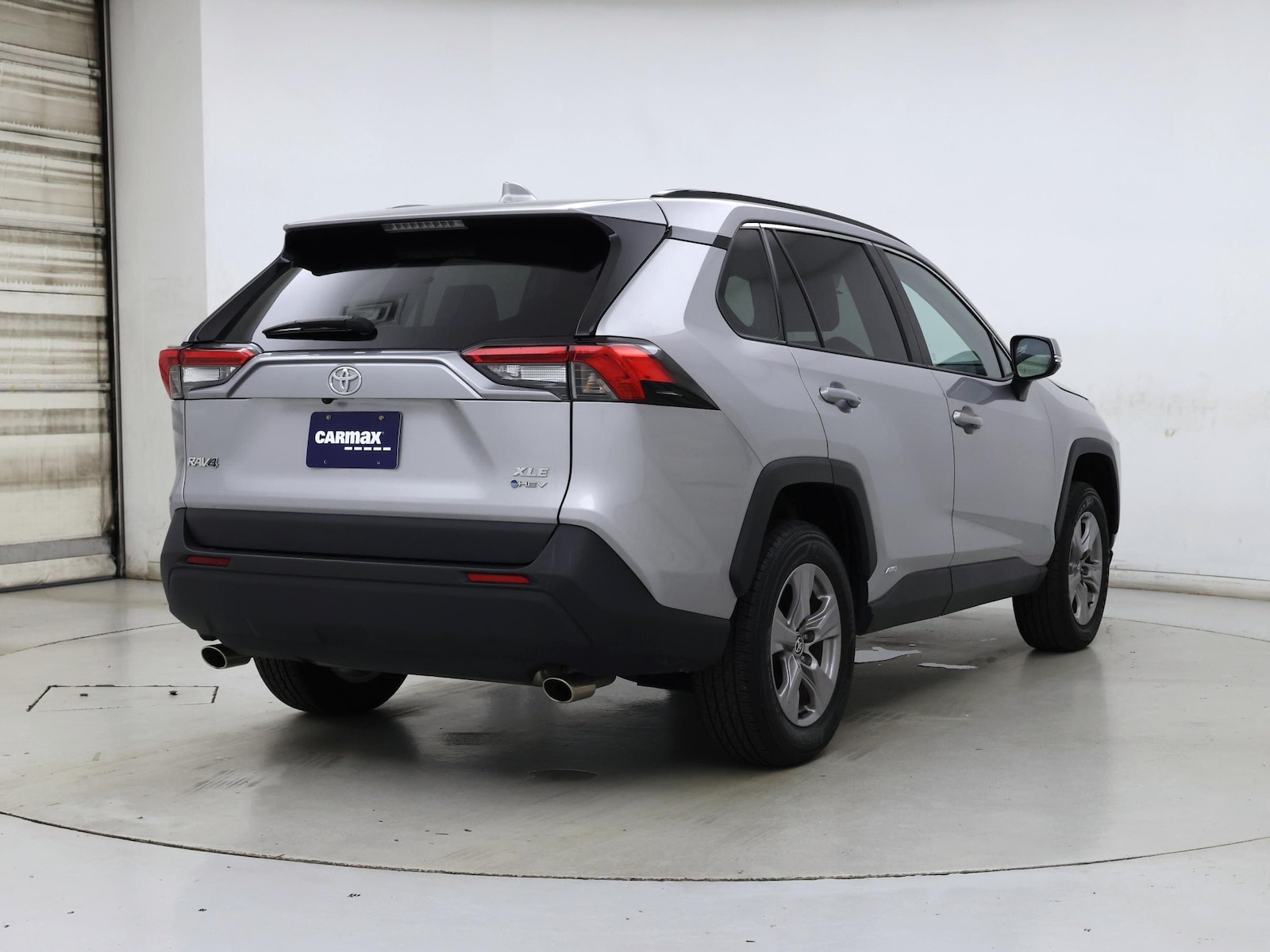 2025 Toyota RAV4 XLE - Photo 9