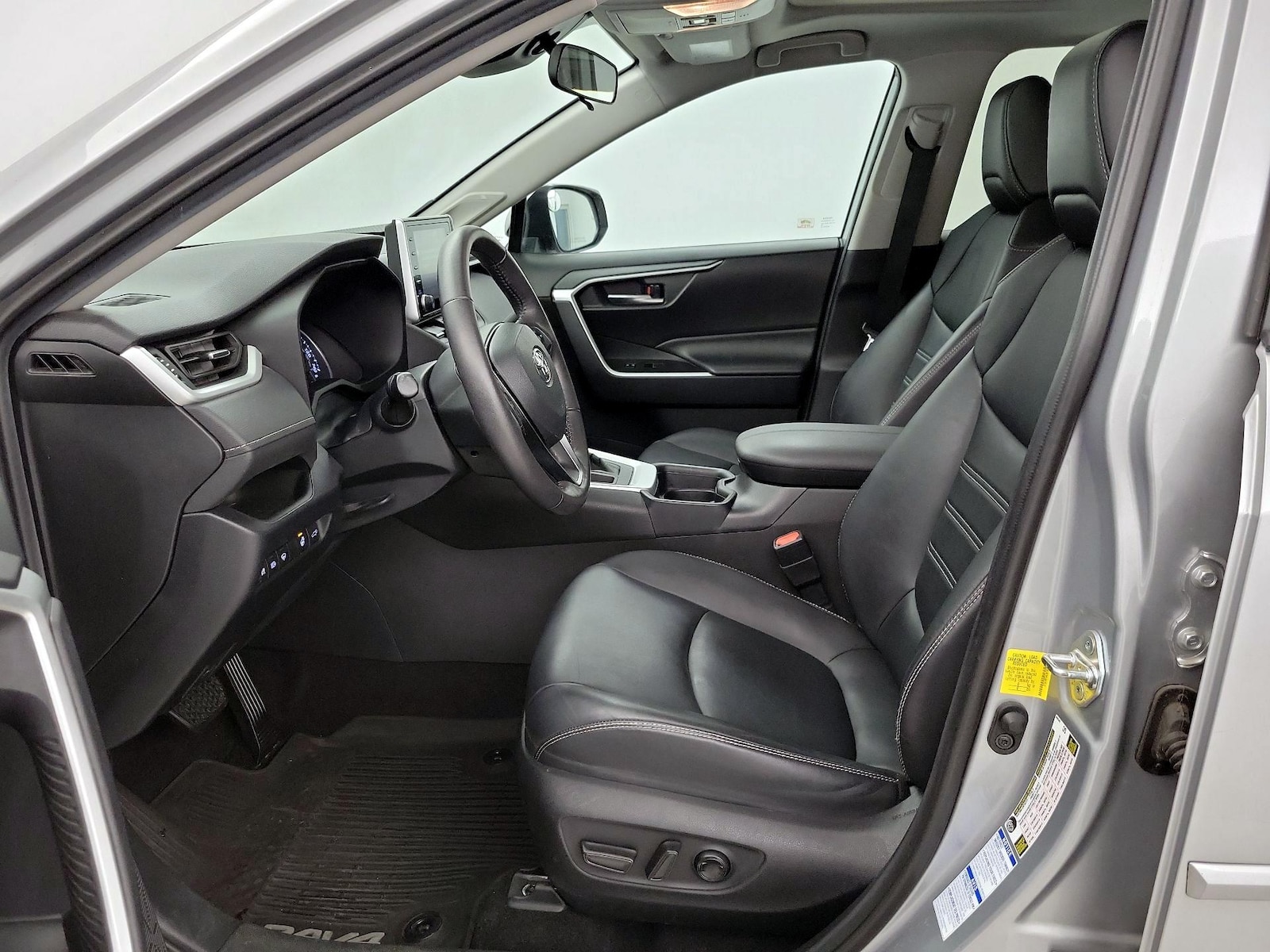 2020 Toyota RAV4 XLE Premium - Photo 12