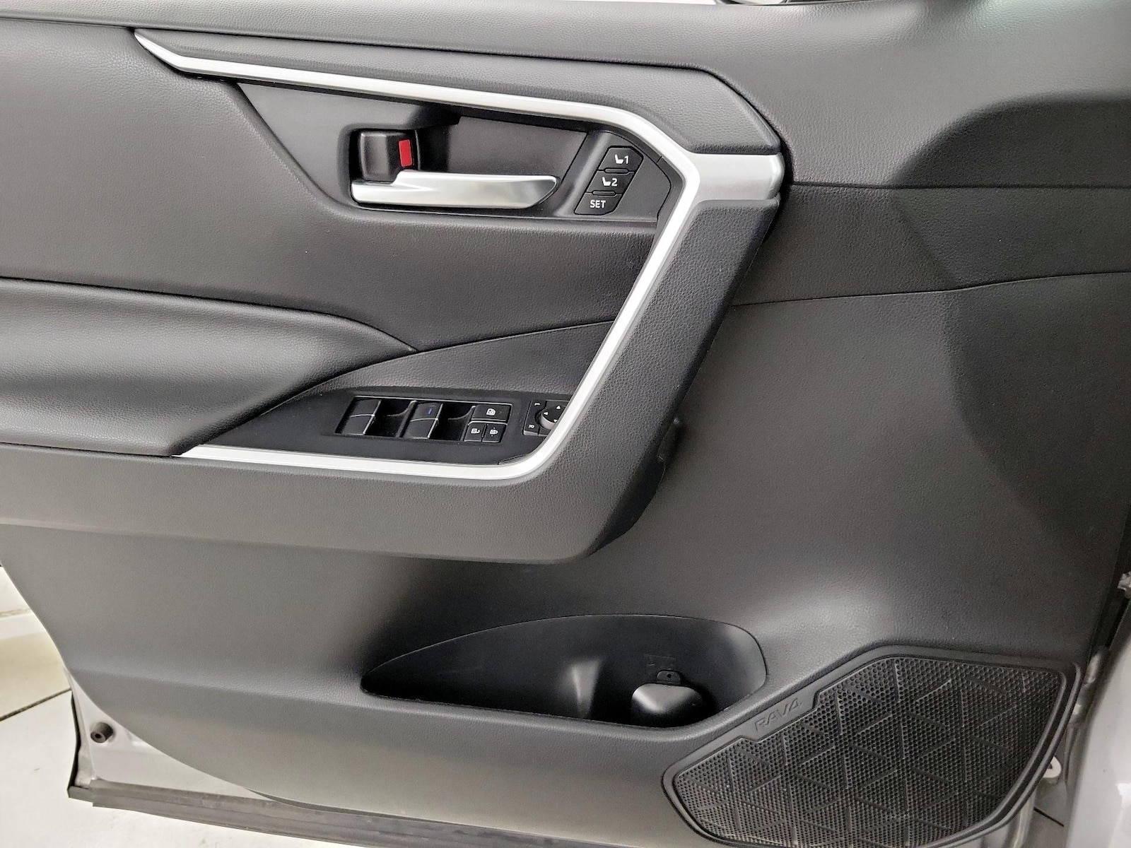 2020 Toyota RAV4 XLE Premium - Photo 13