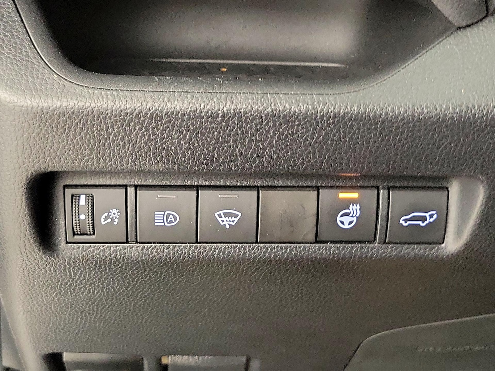 2020 Toyota RAV4 XLE Premium - Photo 14