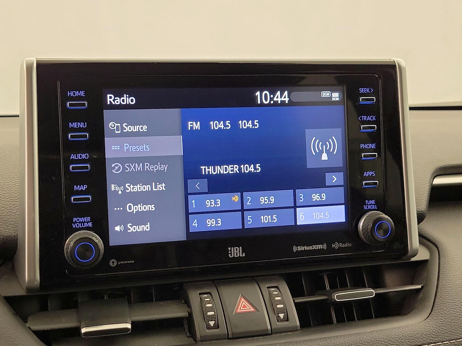 2020 Toyota RAV4 XLE Premium - Photo 16