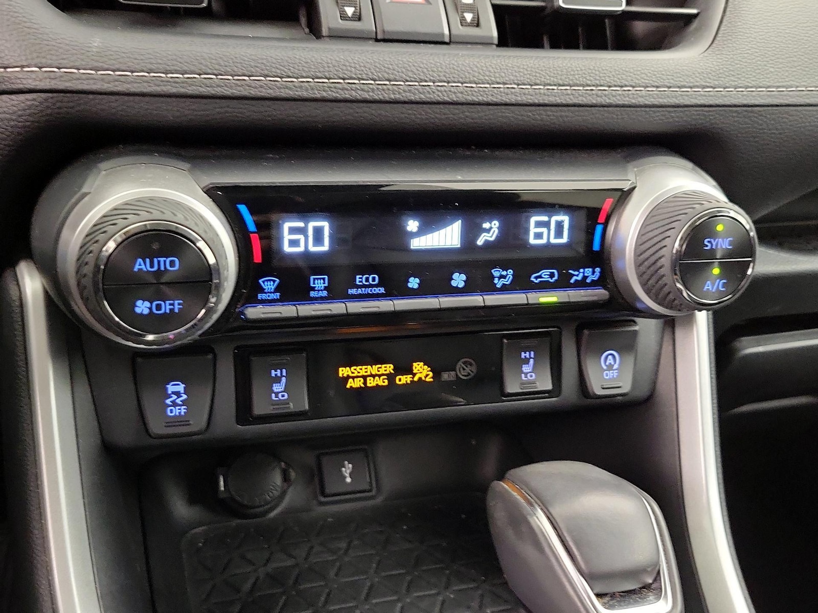 2020 Toyota RAV4 XLE Premium - Photo 17