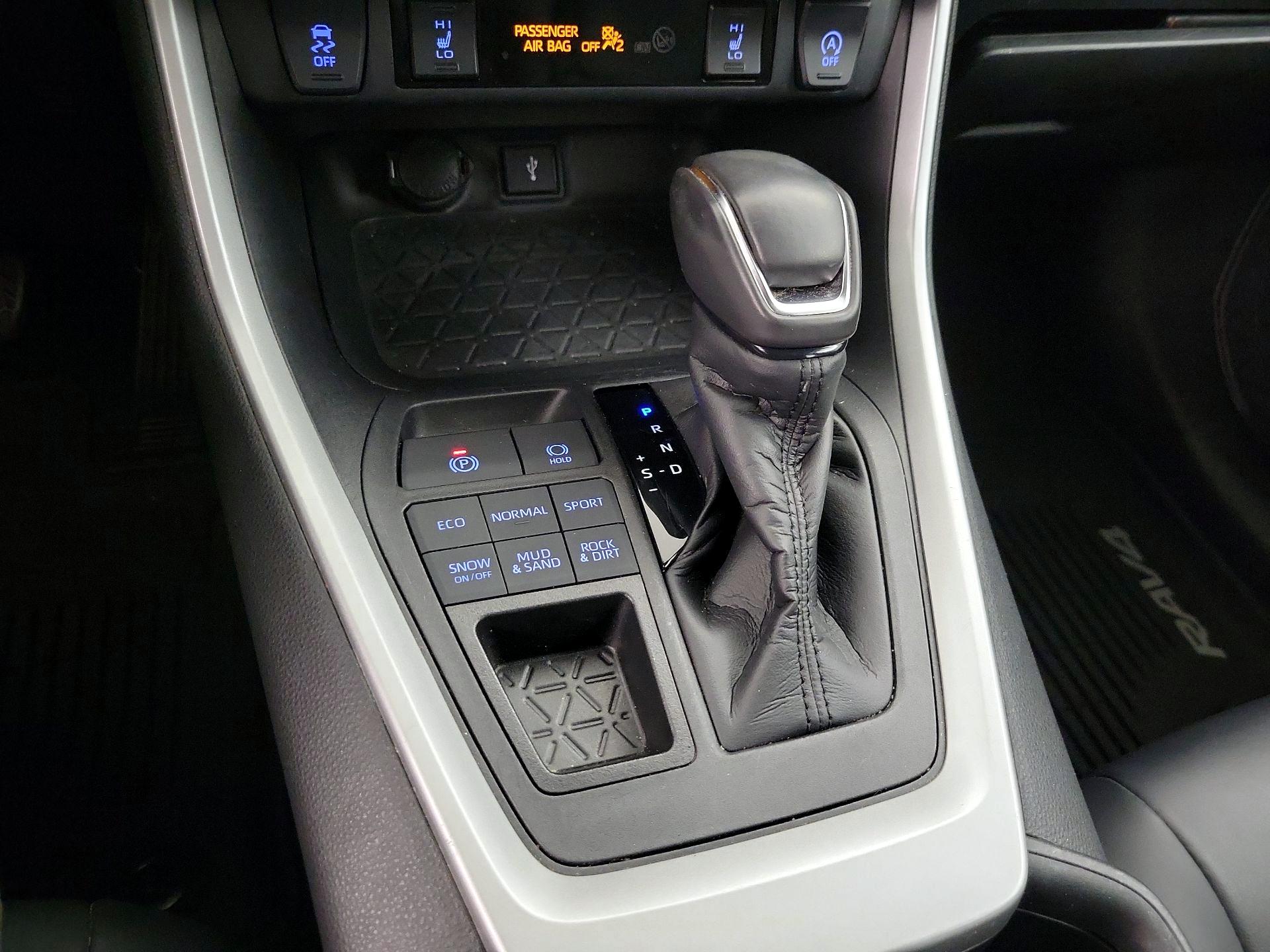 Thumbnail: 2020 Toyota RAV4 - 17