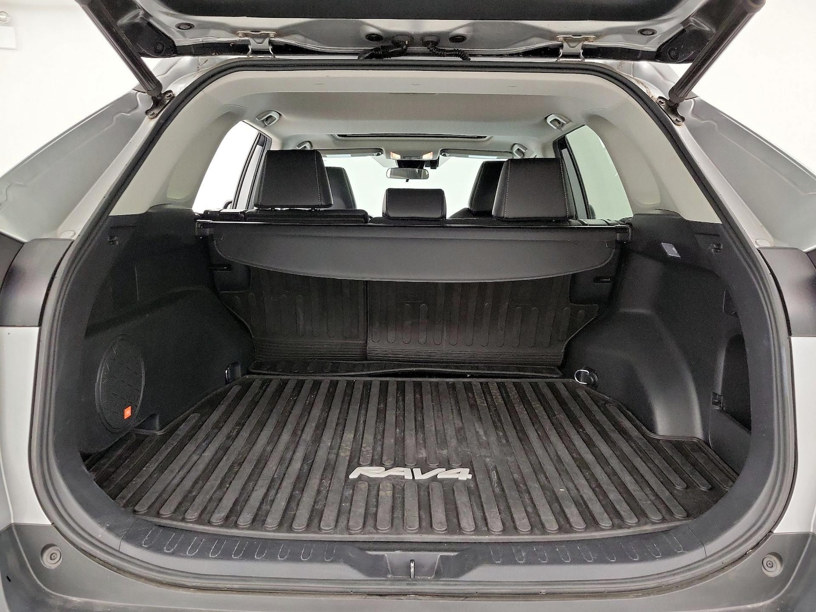 2020 Toyota RAV4 XLE Premium - Photo 22