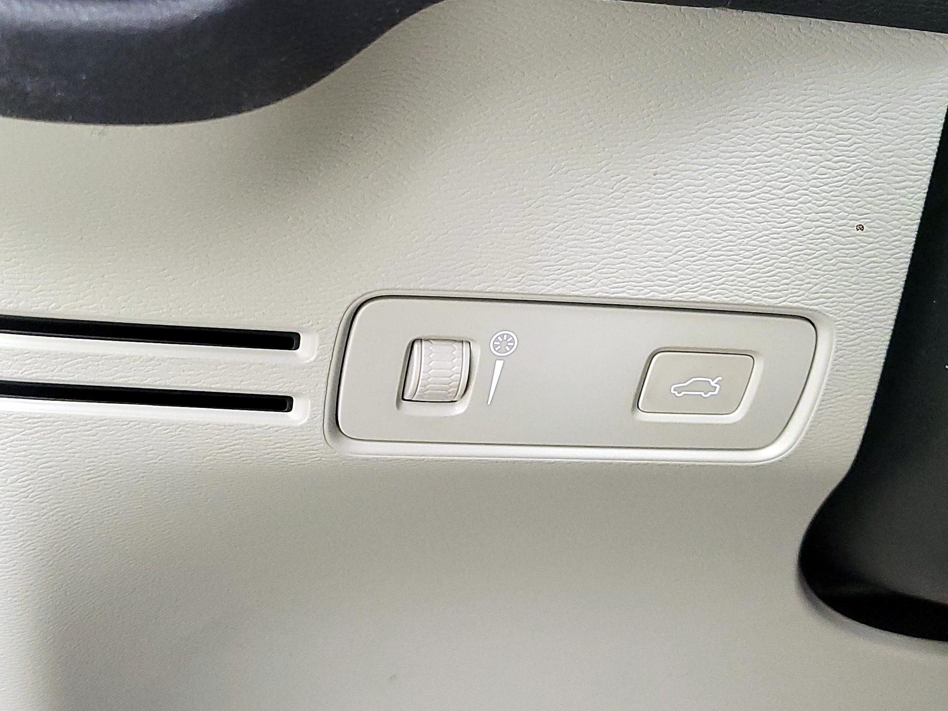 Thumbnail: 2019 Volvo XC40 - 13