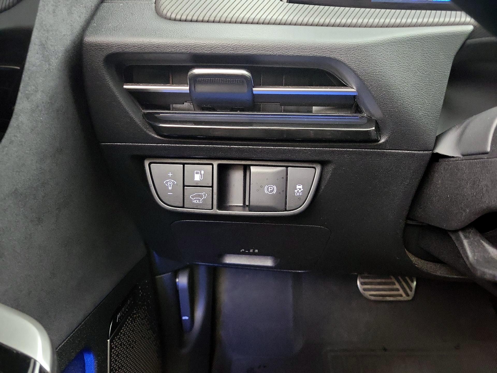 Thumbnail: 2023 Kia EV6 - 13