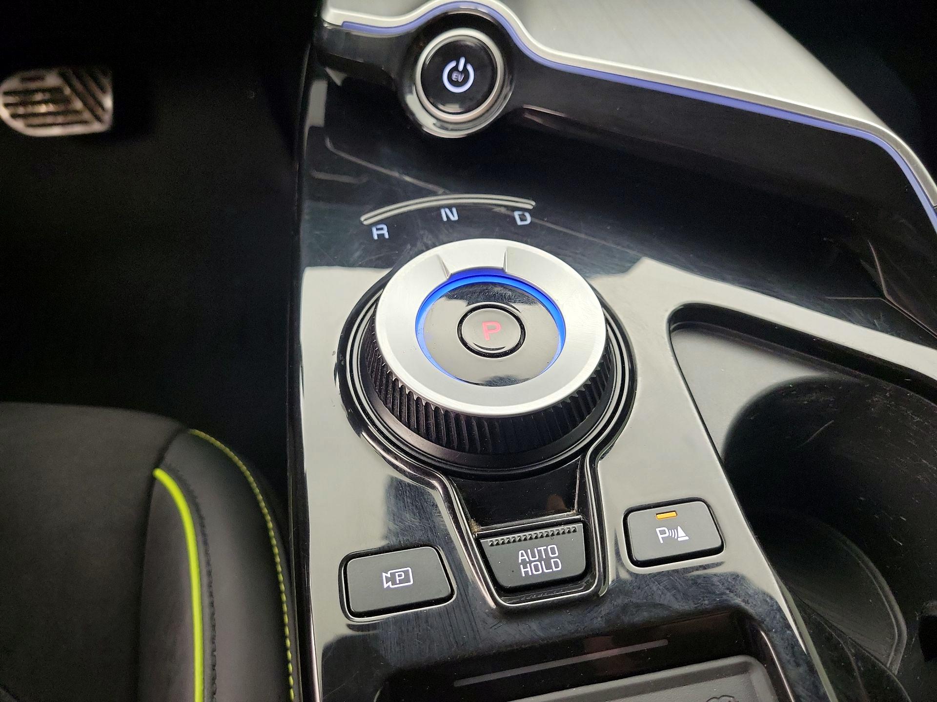 Thumbnail: 2023 Kia EV6 - 17