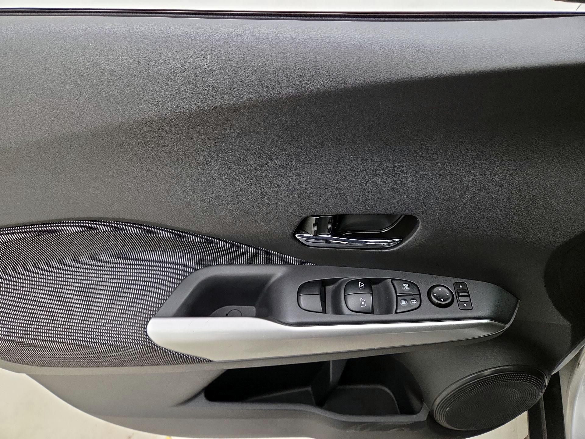 Thumbnail: 2019 Nissan Kicks - 12