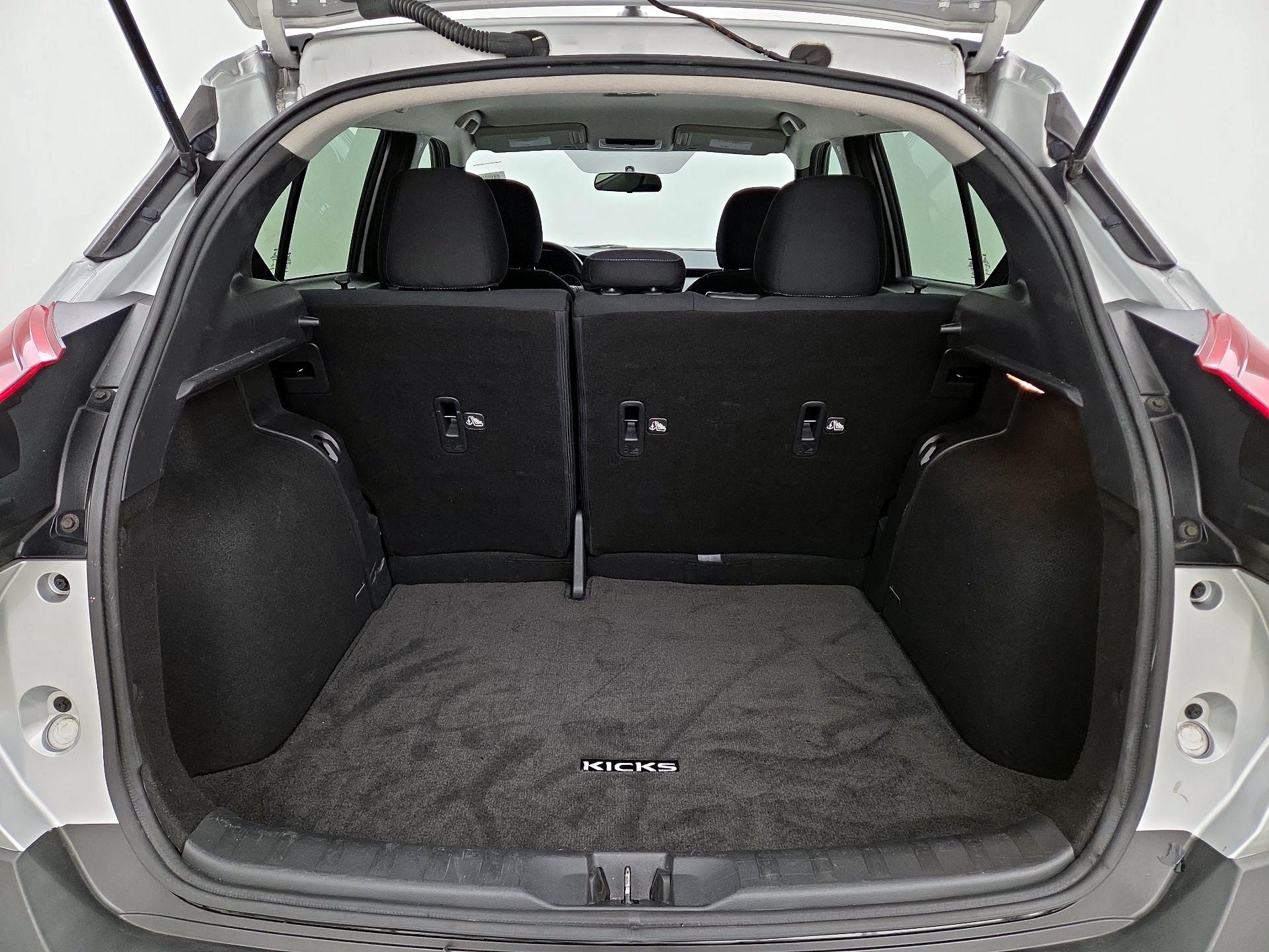 Thumbnail: 2019 Nissan Kicks - 19