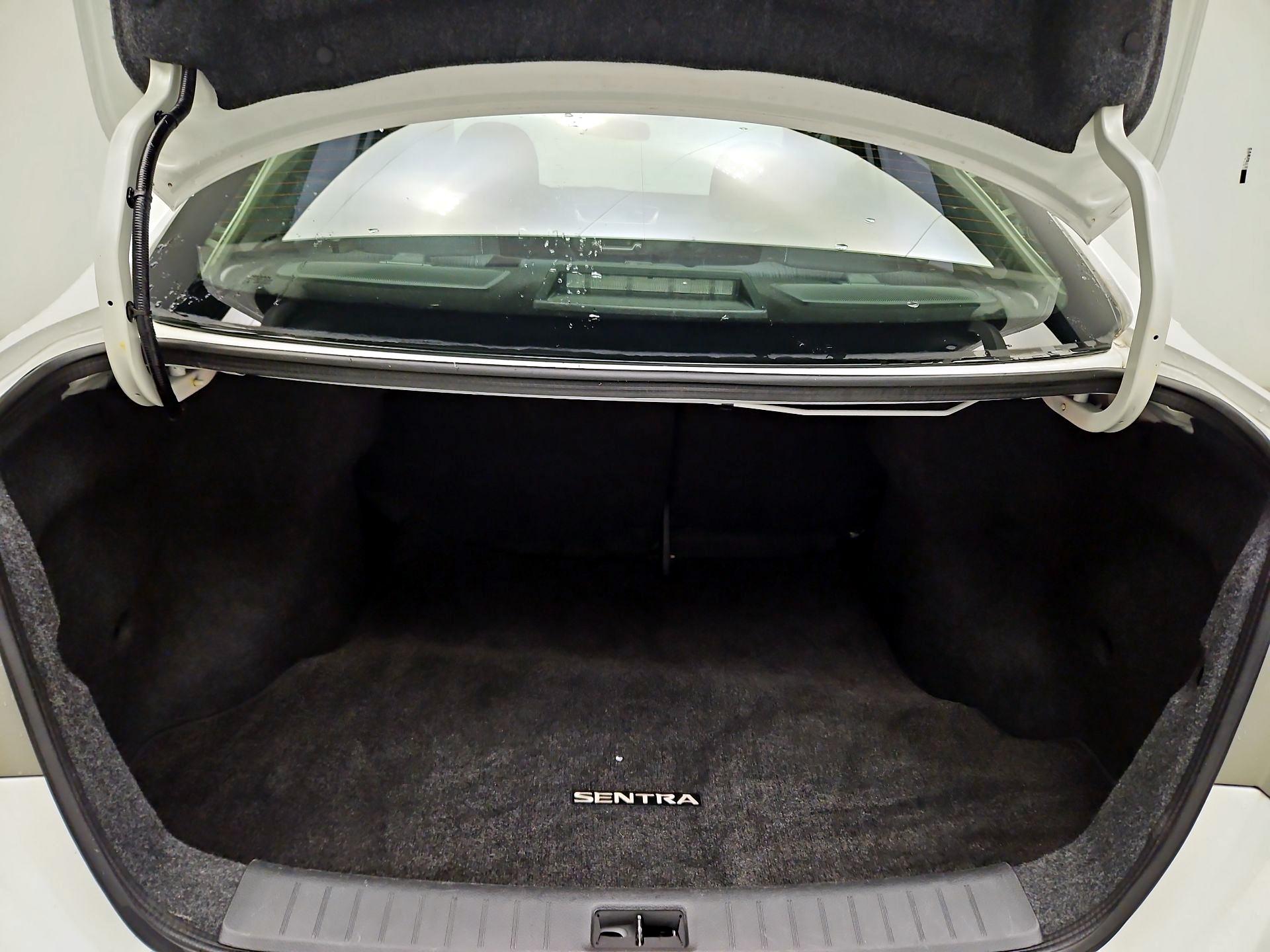 Thumbnail: 2015 Nissan Sentra - 20