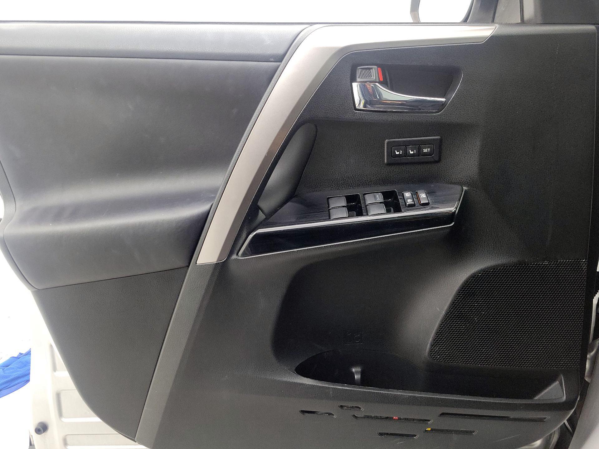 Thumbnail: 2016 Toyota RAV4 - 12
