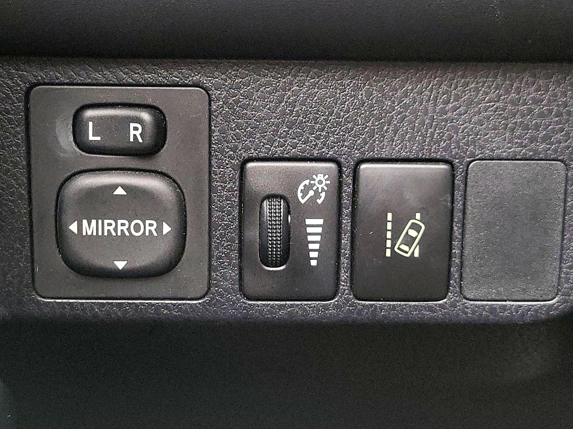 Thumbnail: 2016 Toyota RAV4 - 13