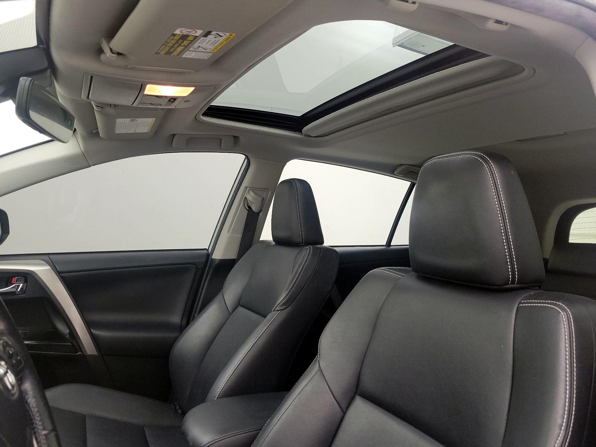 Thumbnail: 2016 Toyota RAV4 - 19