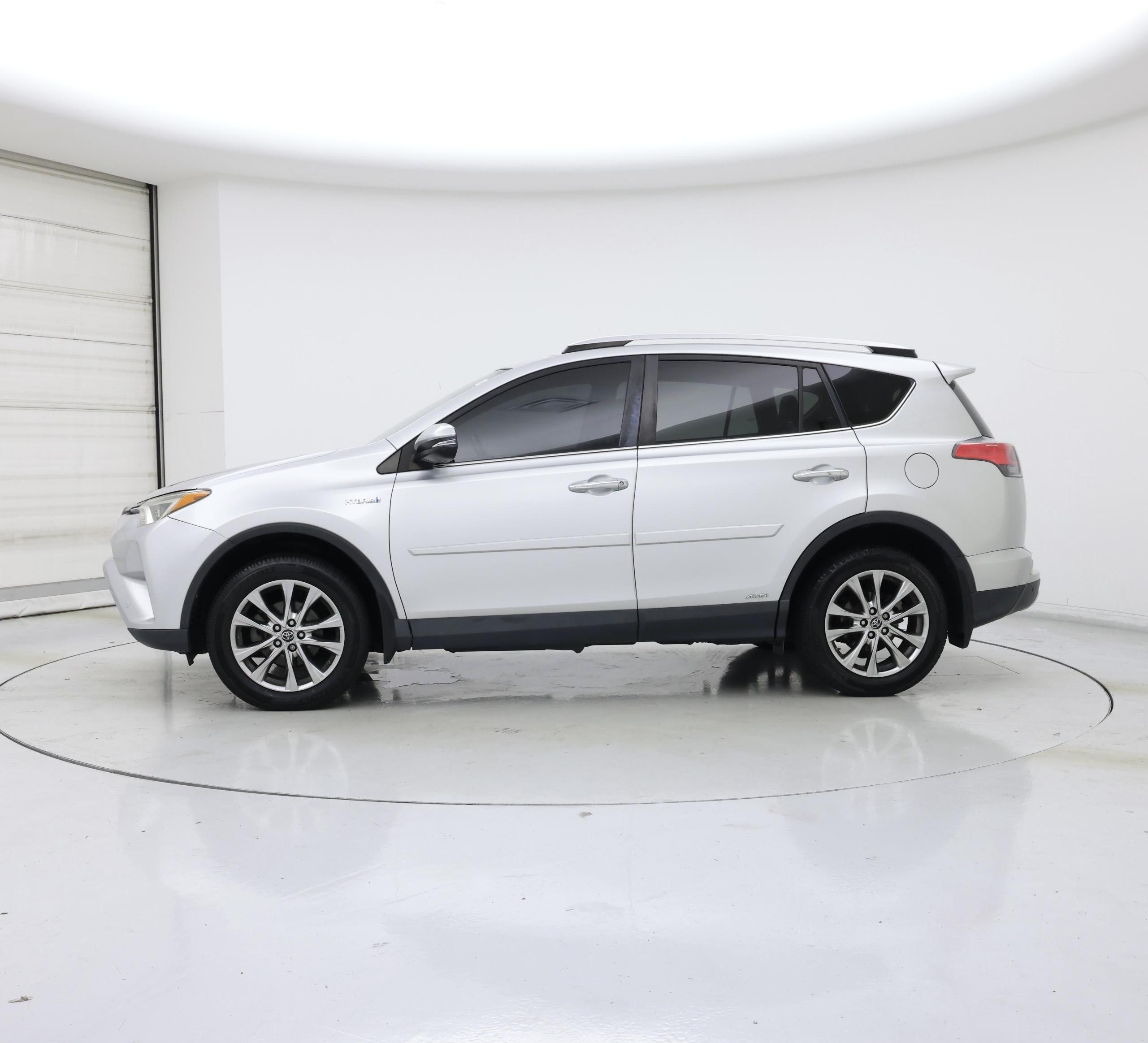 Thumbnail: 2016 Toyota RAV4 - 3