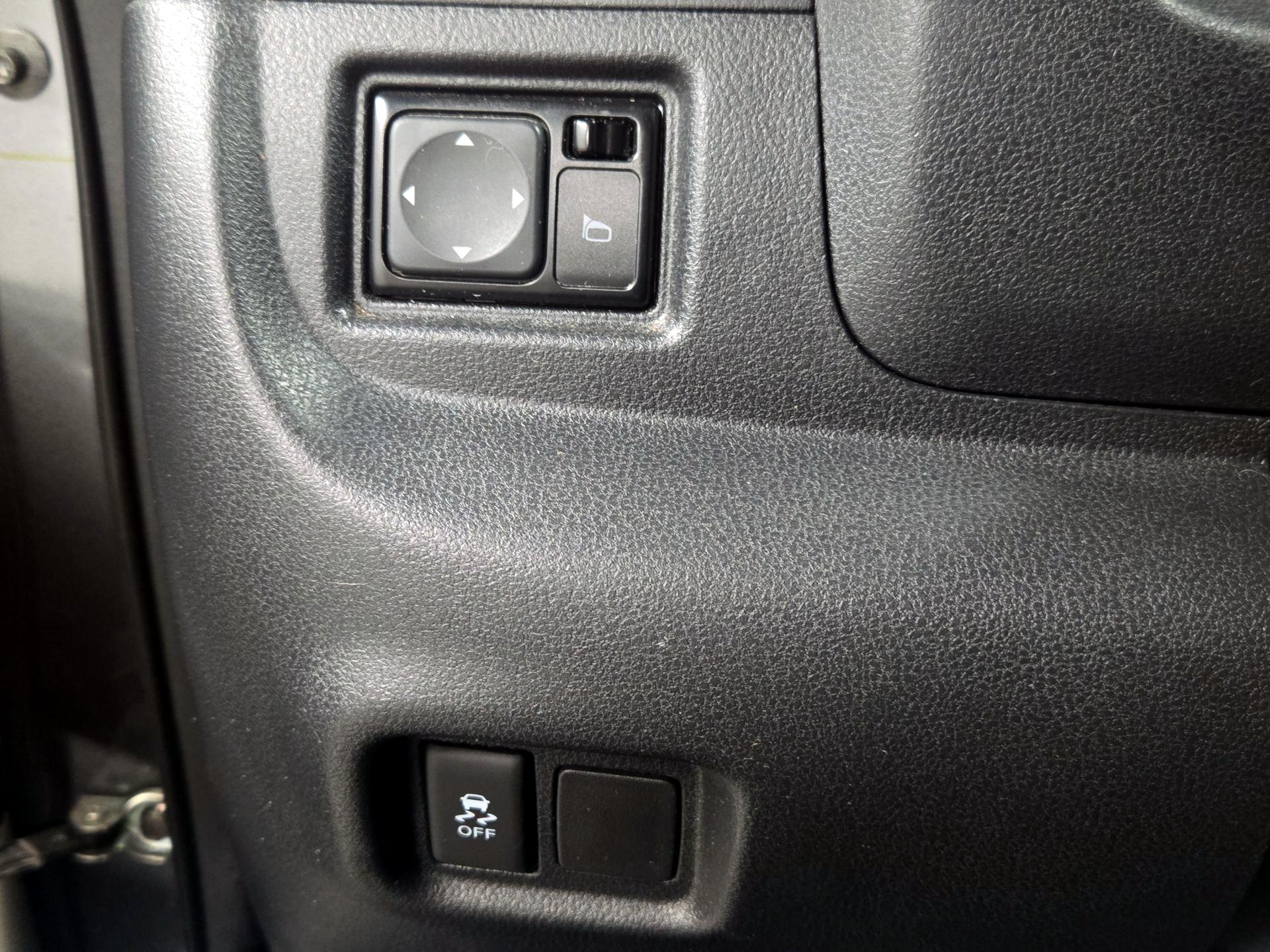 Thumbnail: 2016 Nissan Versa Note - 13