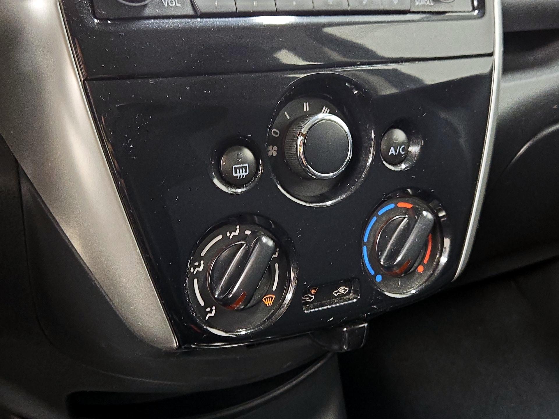 Thumbnail: 2016 Nissan Versa Note - 16