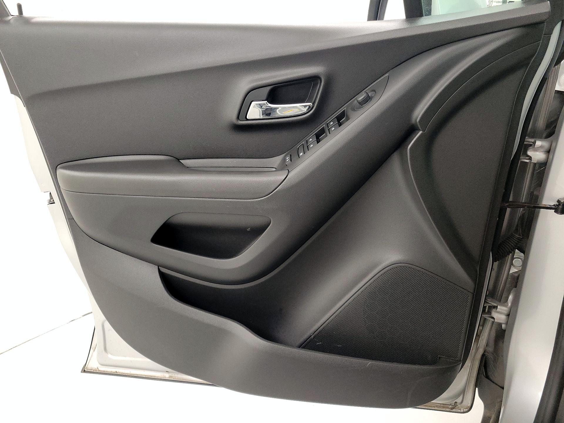 Thumbnail: 2019 Chevrolet Trax - 12