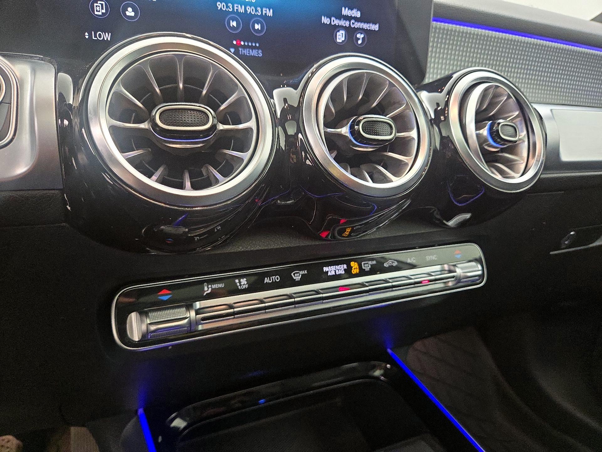 Thumbnail: 2022 Mercedes-Benz GLB - 16