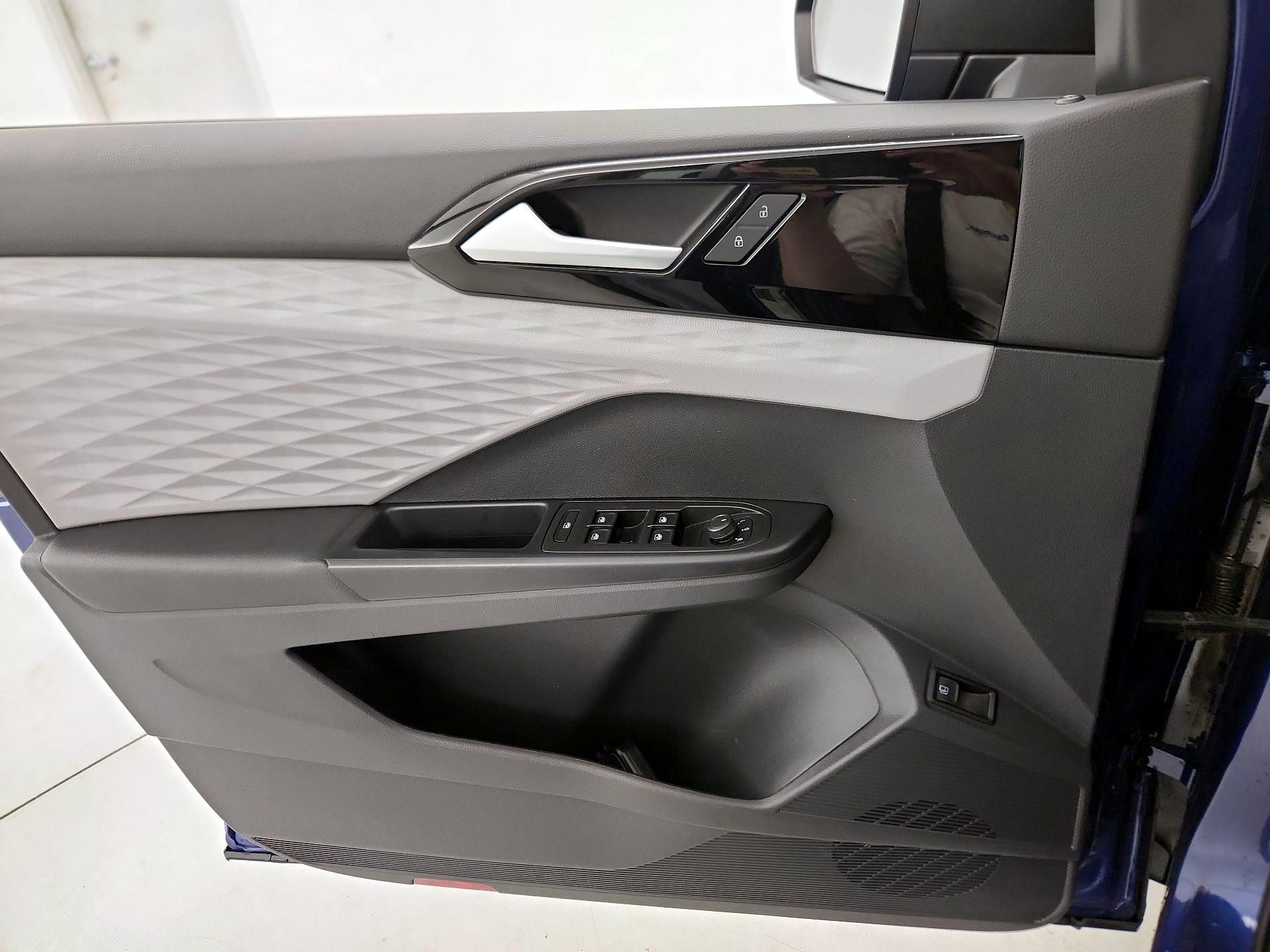 Thumbnail: 2023 Volkswagen Taos - 12