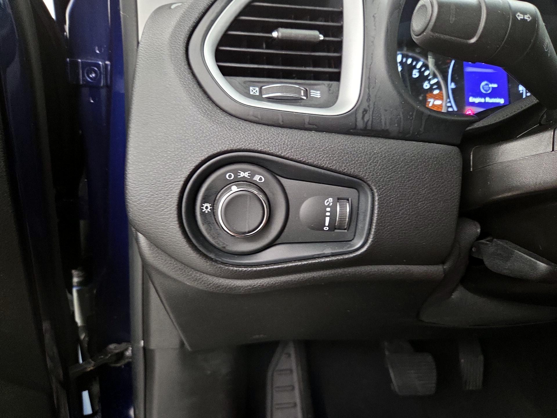 Thumbnail: 2020 Jeep Renegade - 13