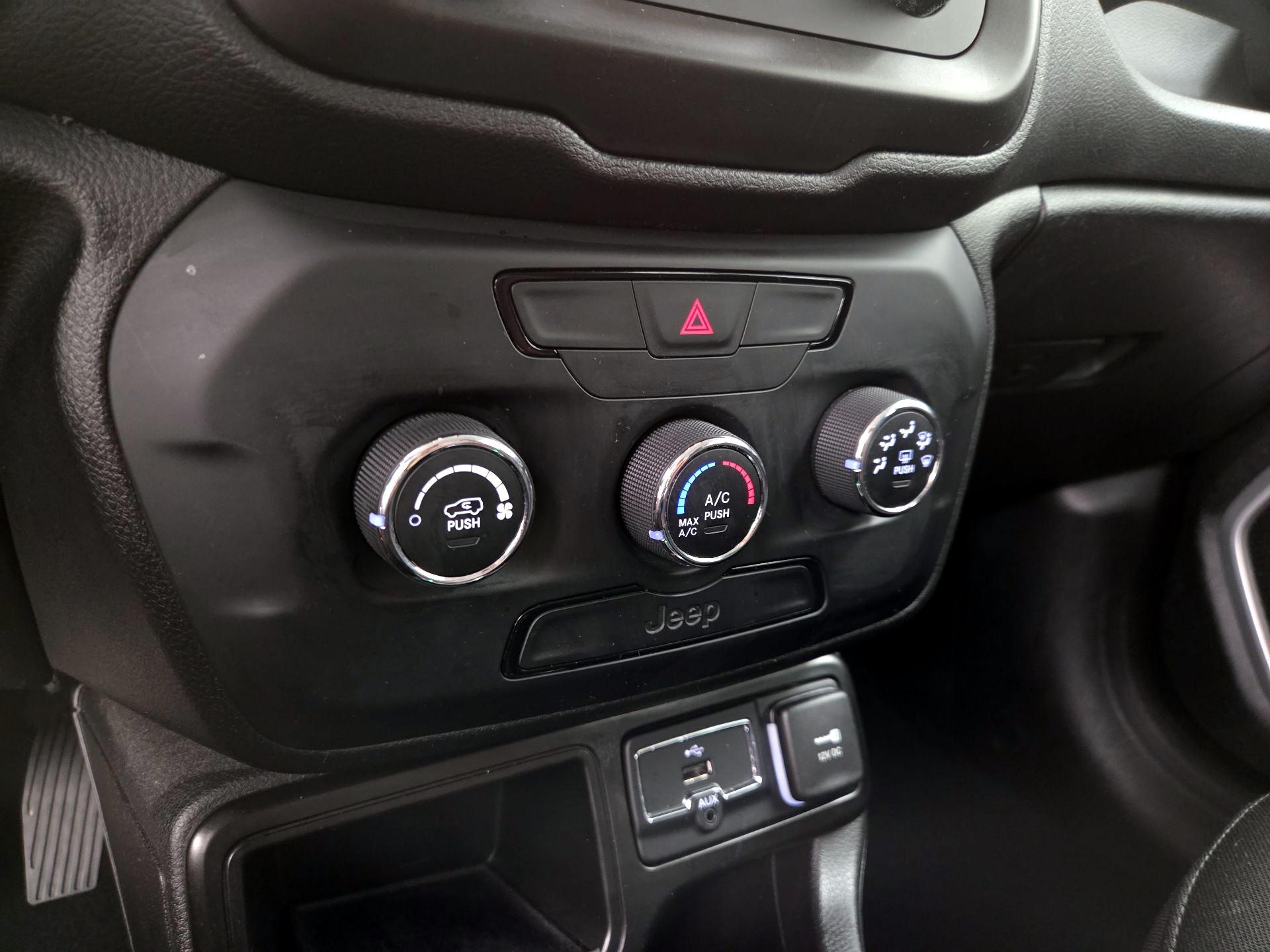 Thumbnail: 2020 Jeep Renegade - 16