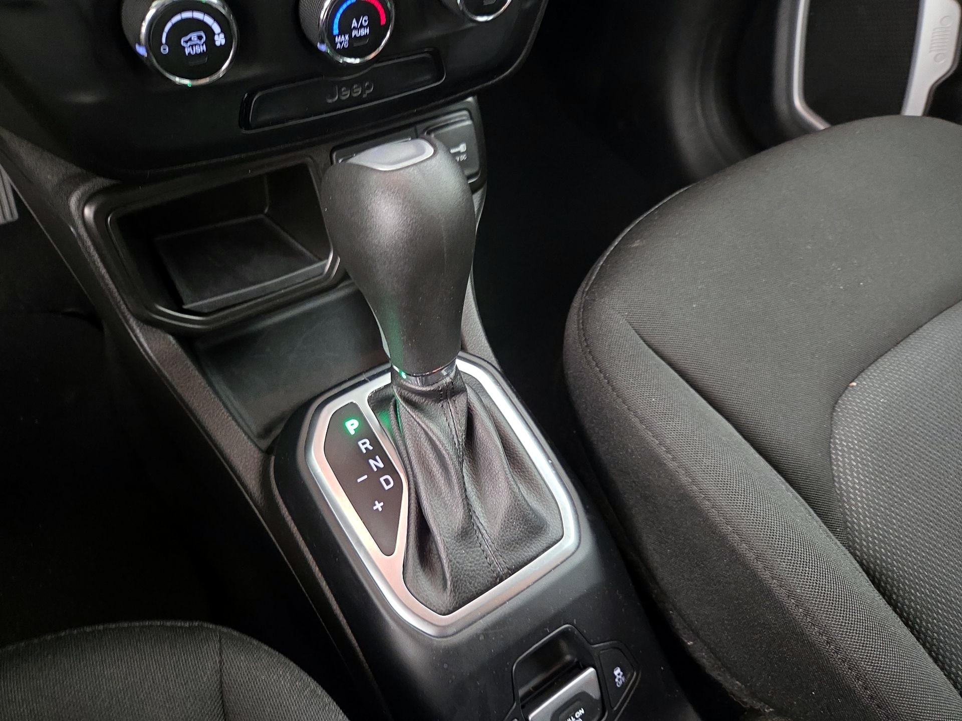 Thumbnail: 2020 Jeep Renegade - 17