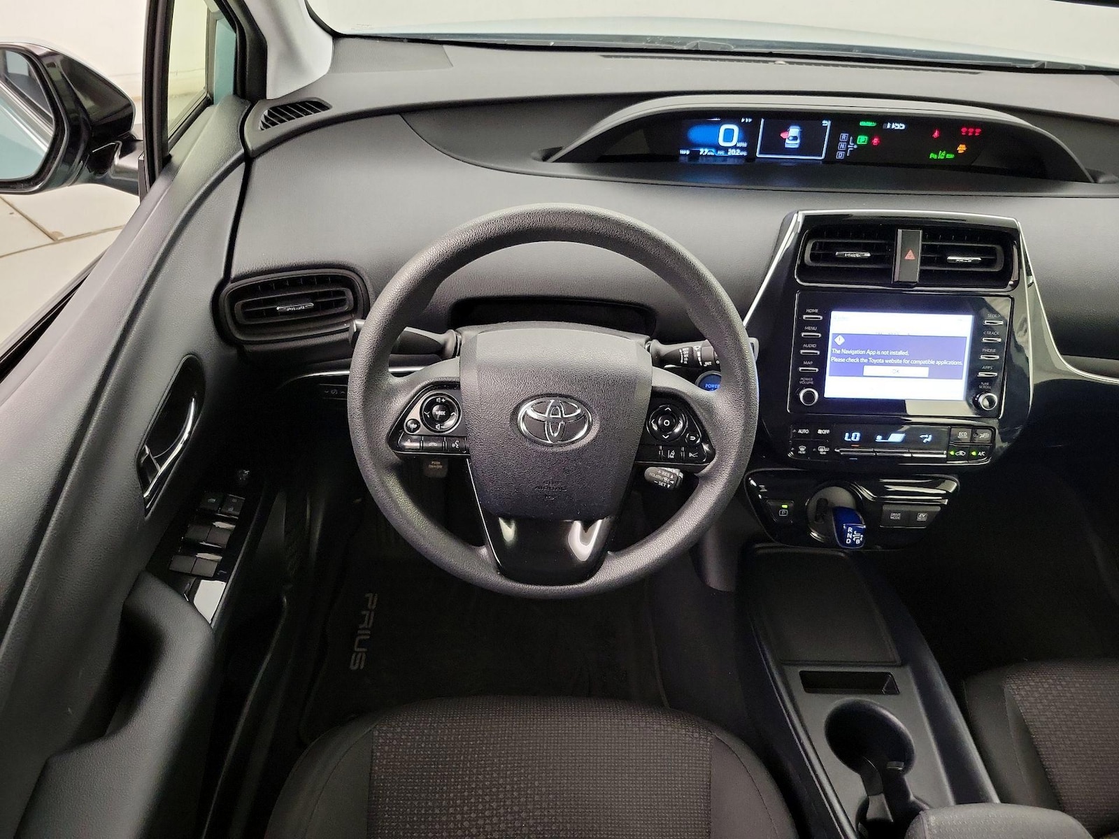 2020 Toyota Prius LE - Photo 11